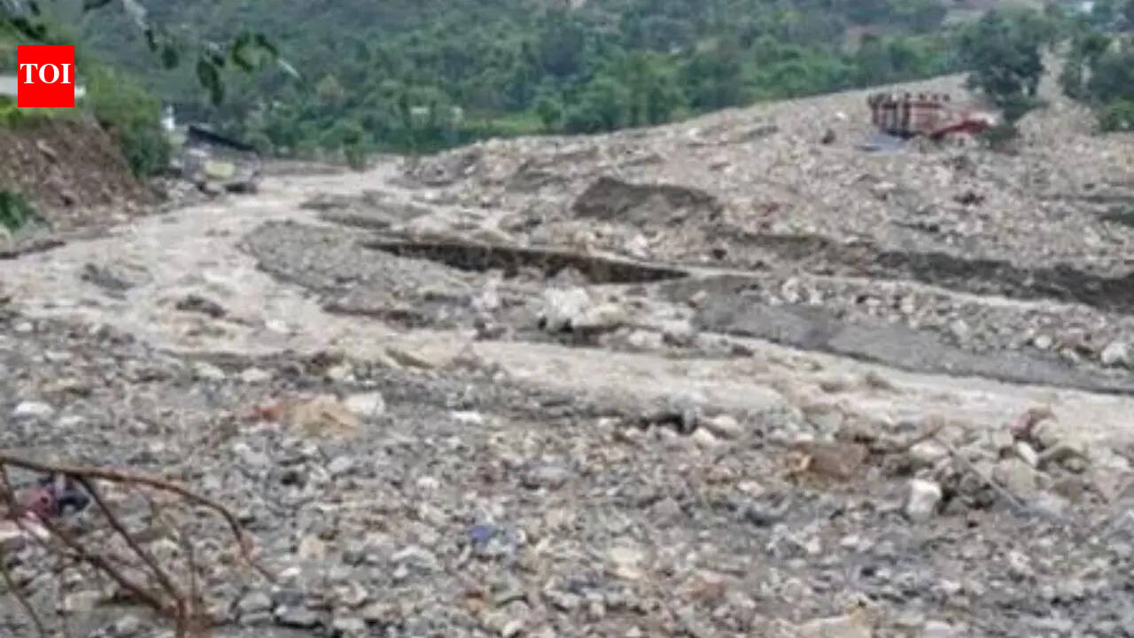 J&K च्या रियासीमध्ये ढगफुटी, फ्लॅश फ्लडमुळे घरांचे नुकसान
